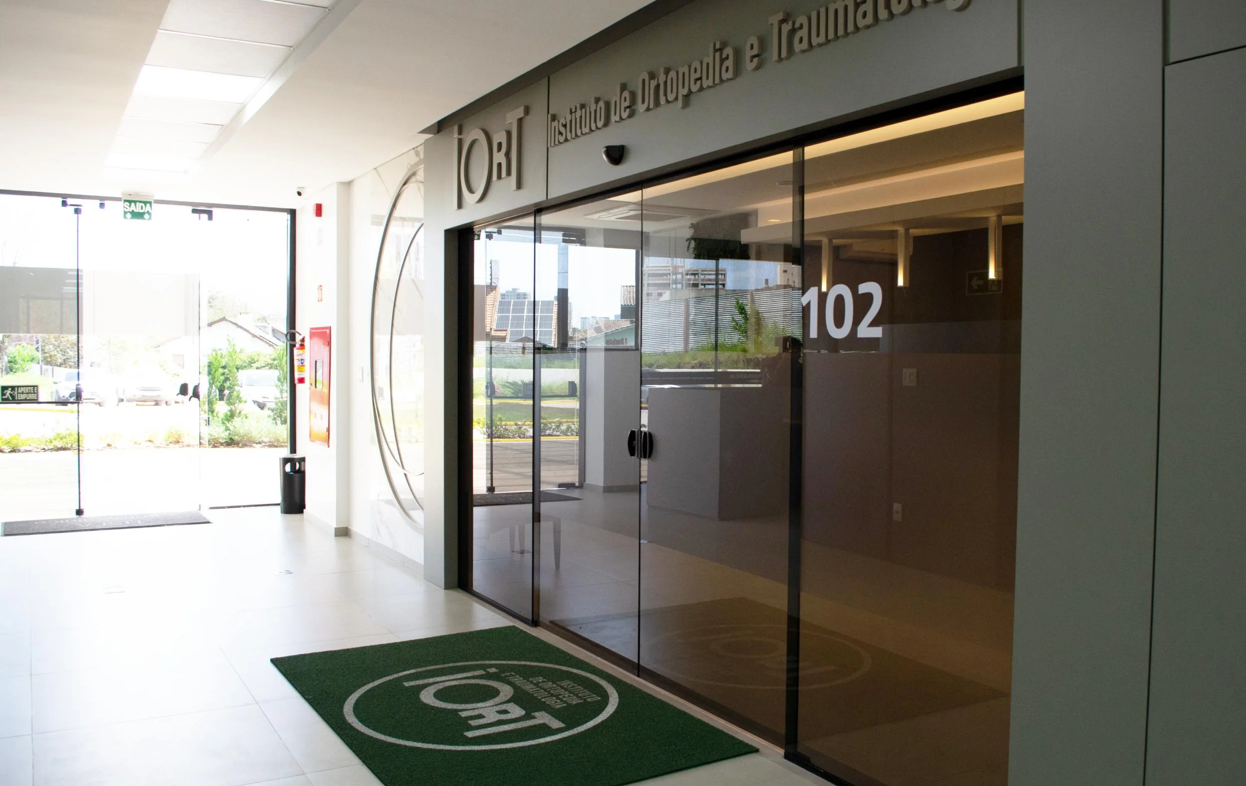 Recepção e entrada da sala 102 da unidade IORT